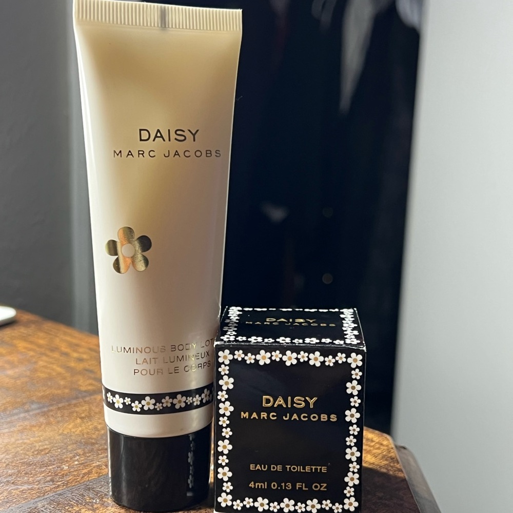 Marc Jacobs Daisy Cream‎ and Black Set